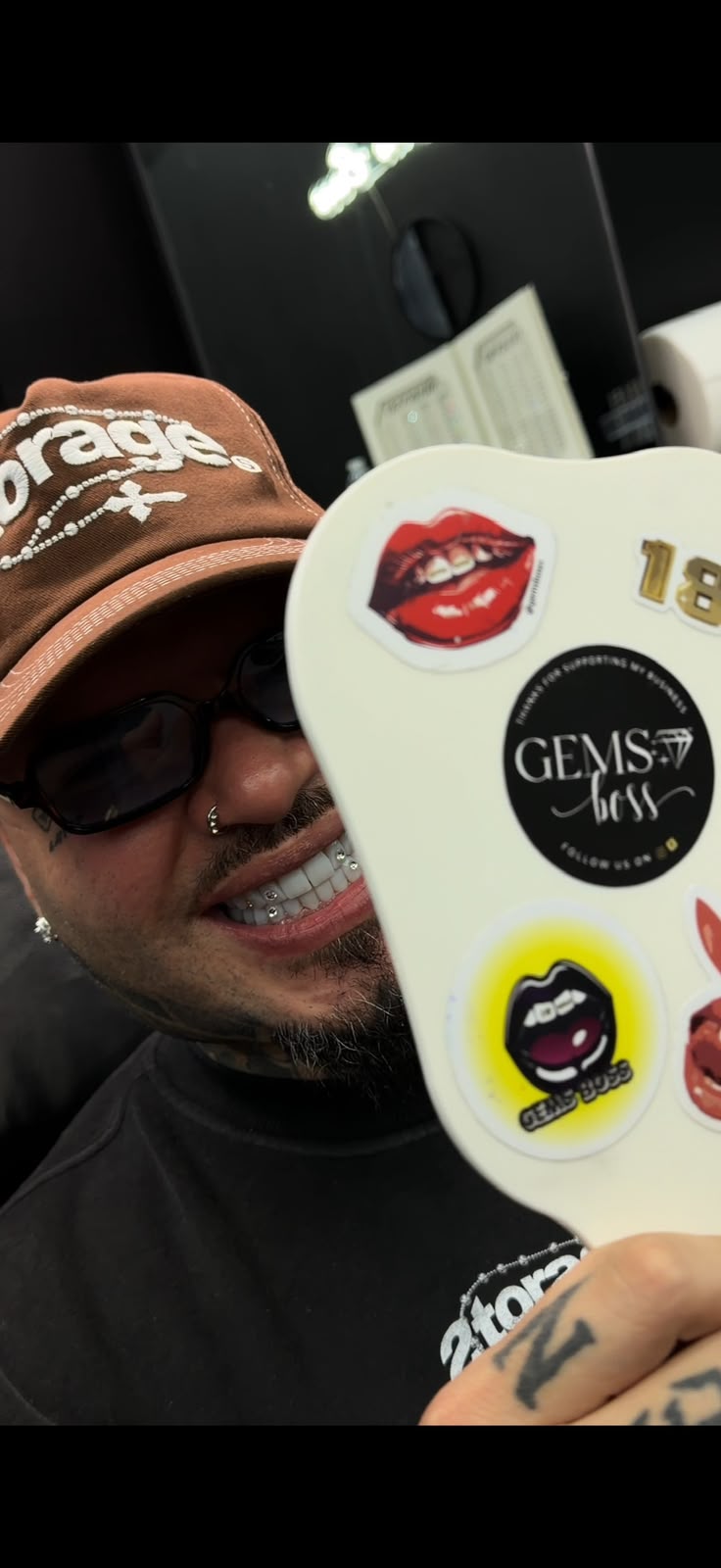 Detalle del trabajo personalizado para Farruko